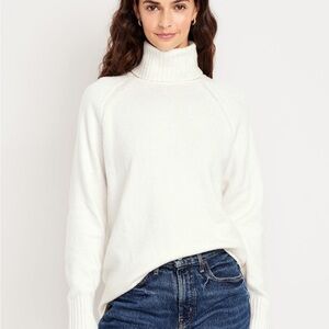Old Navy Women's Cream Turtleneck Sweater